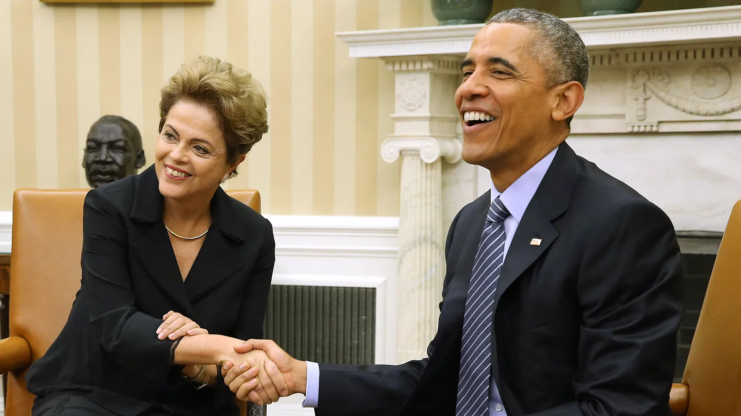 Brazilian President Dilma Rousseff (L) and U.S. President Barack Obama pose for photographs in the Oval Office at the White House June 30, 2015 in Washington, DC.
