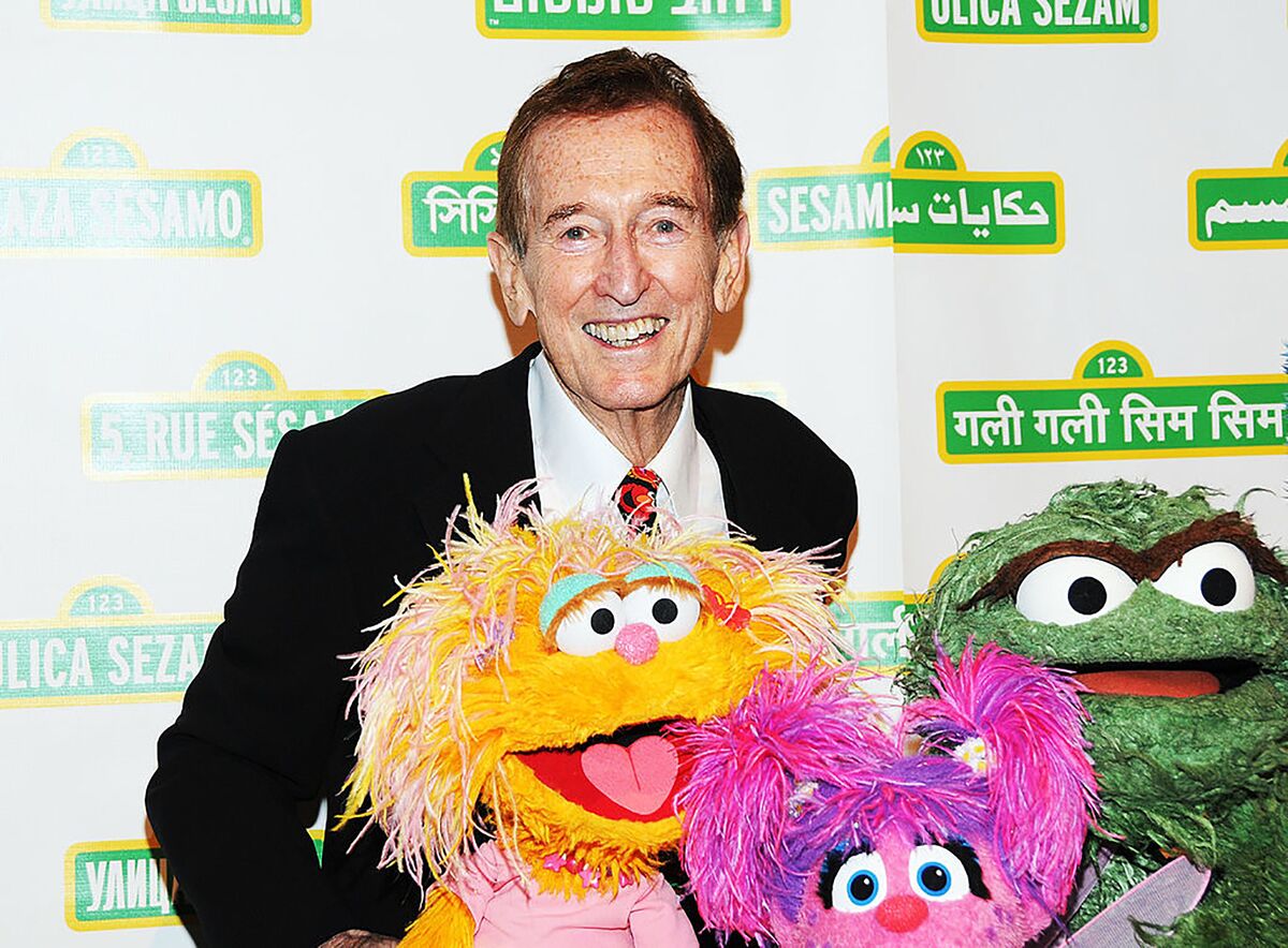 Sesame Street Original Cast Member Bob Mcgrath Dies Age 90 - Bloomberg