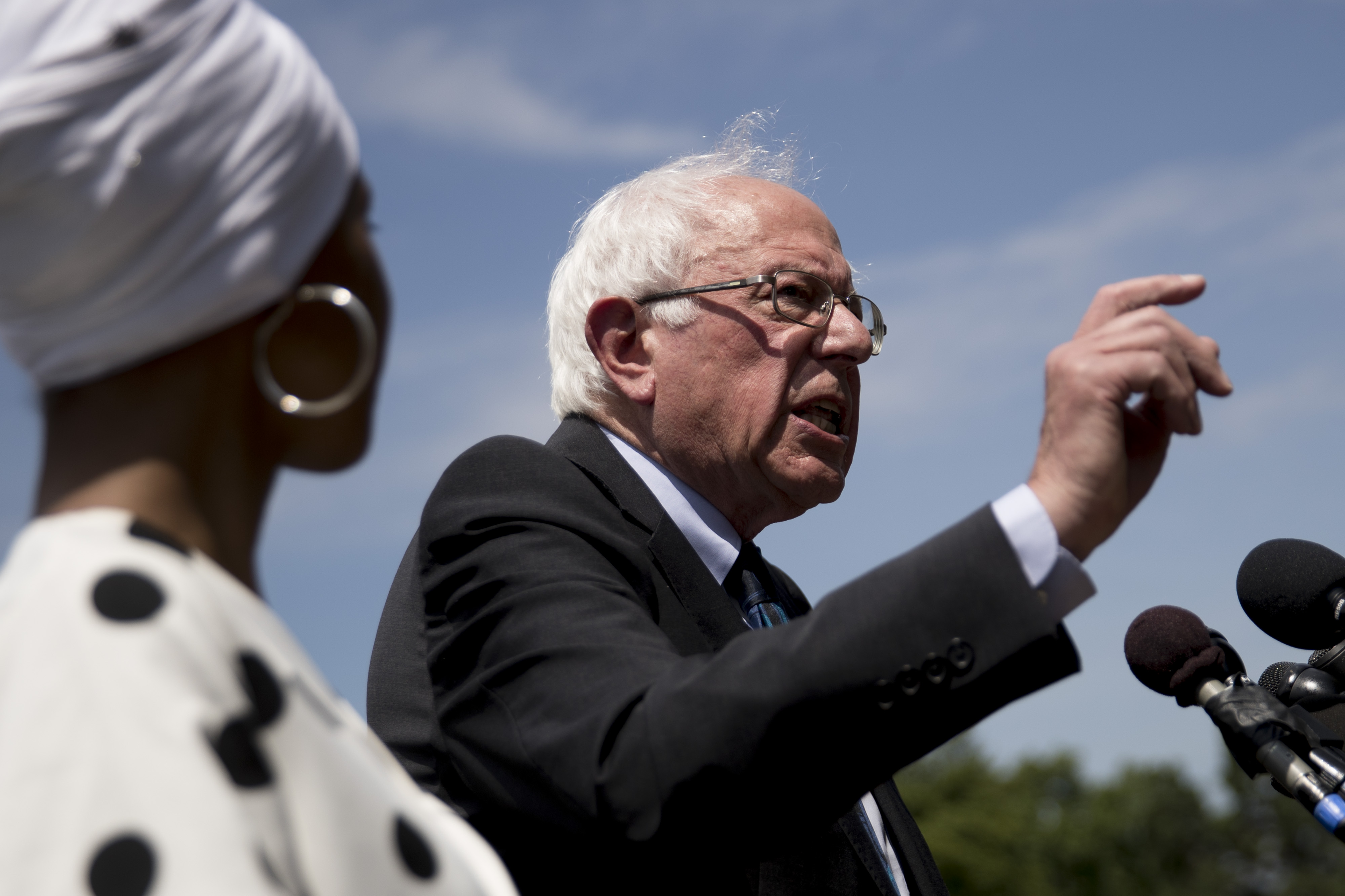 Brokerages AMTD, ETFC Stocks Slide on Bernie Sanders Tax Talk Bloomberg