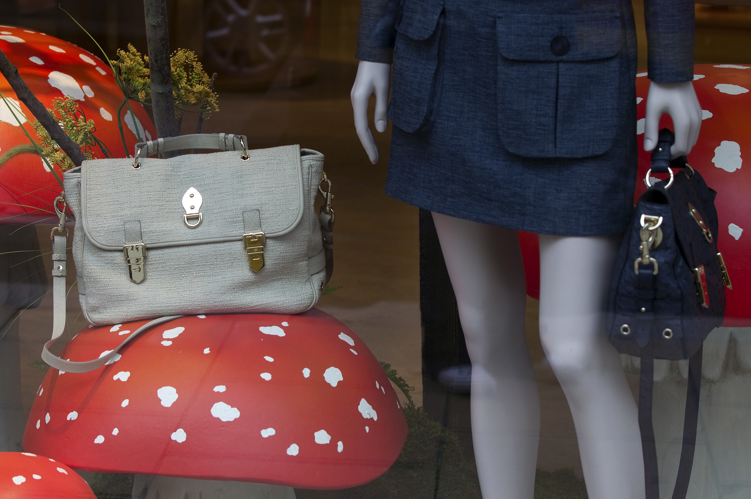 Mulberry Sales Growth Slows as Bagmaker Misses Luxury Rebound Bloomberg