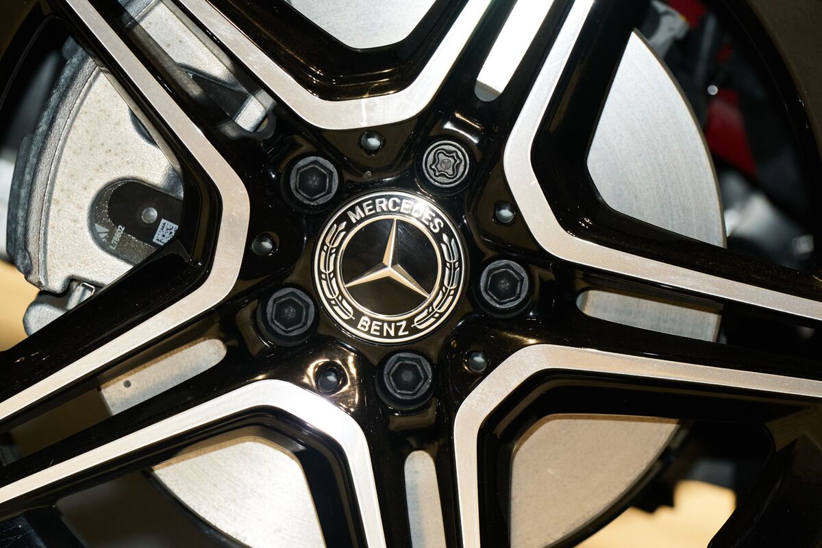 bloomberg.com - Upmanyu Trivedi - Mercedes Set to Challenge UK's &pound;7.5 Billion Motor Finance Plan