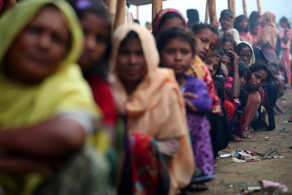 Rohingya refugees line up to receive aid in Bangladesh. 
