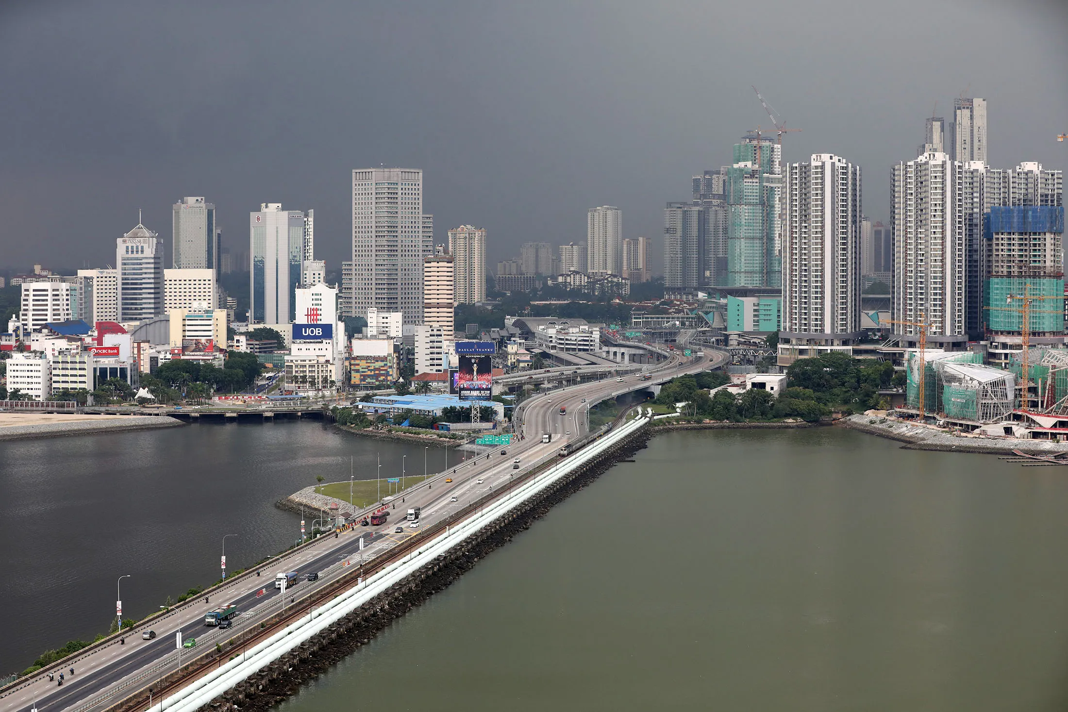 General Economy in Singapore as Southeast Asian Leaders Agree to Fast Track Regional Trade Pact