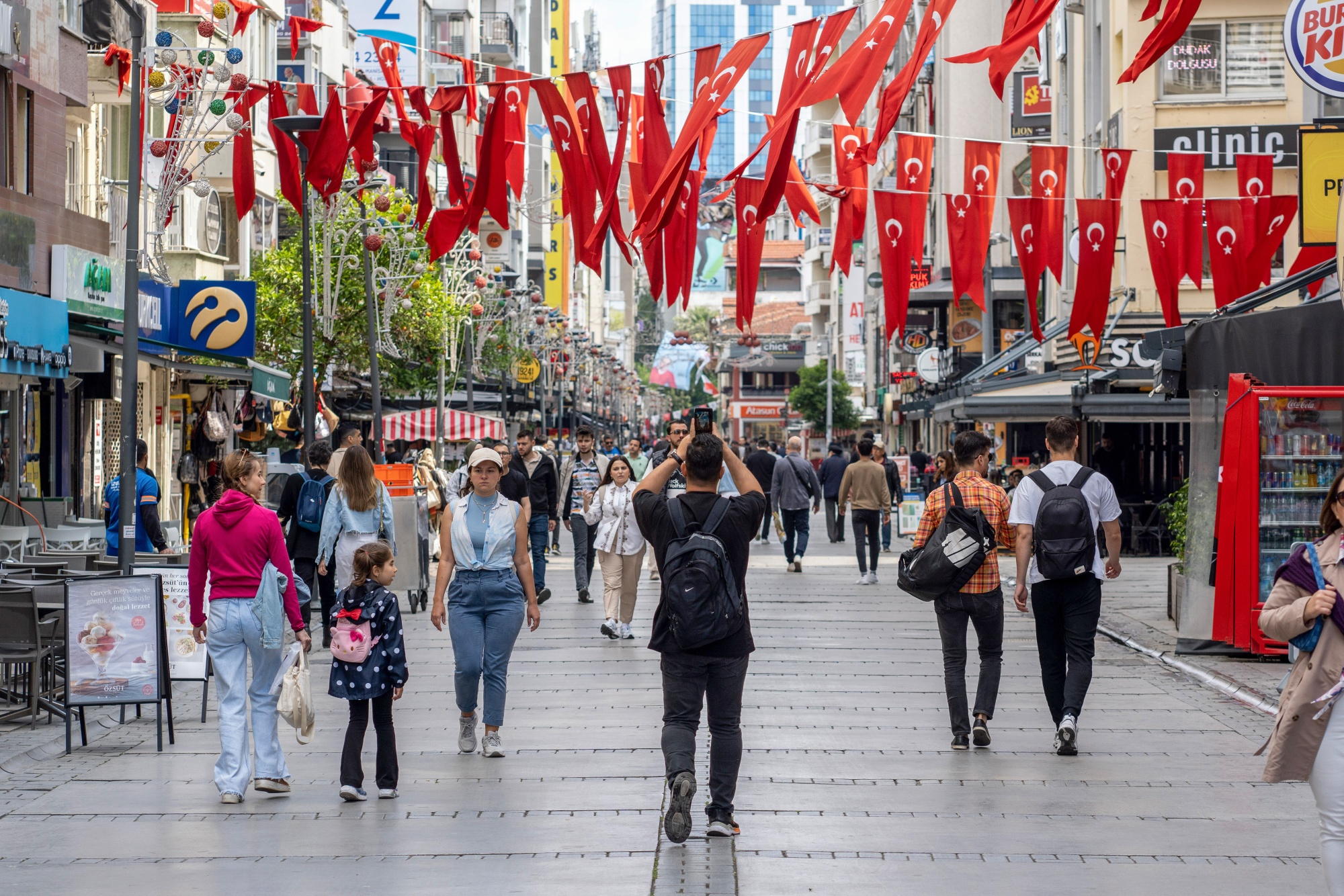 Turkey's shopping centres at sharp end of currency crisis