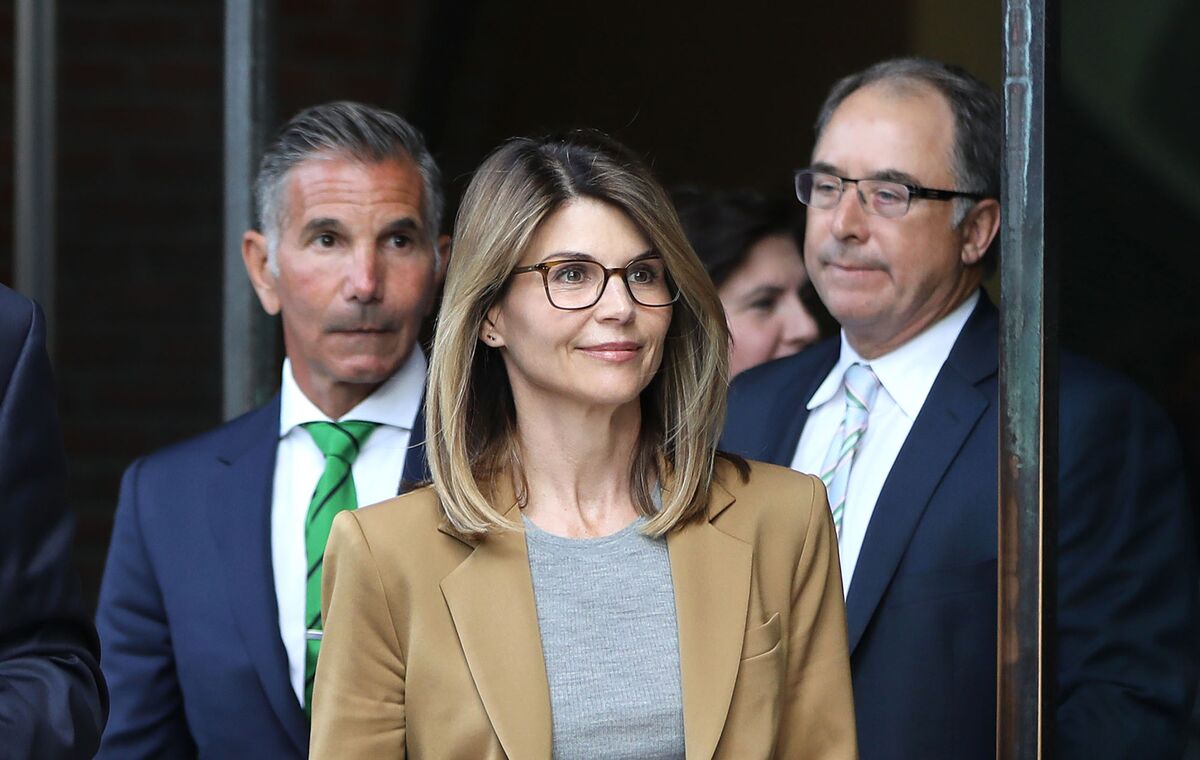 Loughlin and Giannulli Plead Not Guilty in College Scandal Loughlin and Giannulli Plead Not Guilty in College Scandal