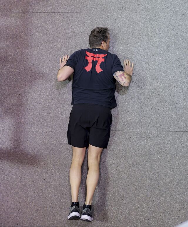 US Secretary of War Pete Hegseth doing pushups at Joint Base Myer-Henderson Hall, Virginia, Jan. 15, 2026.