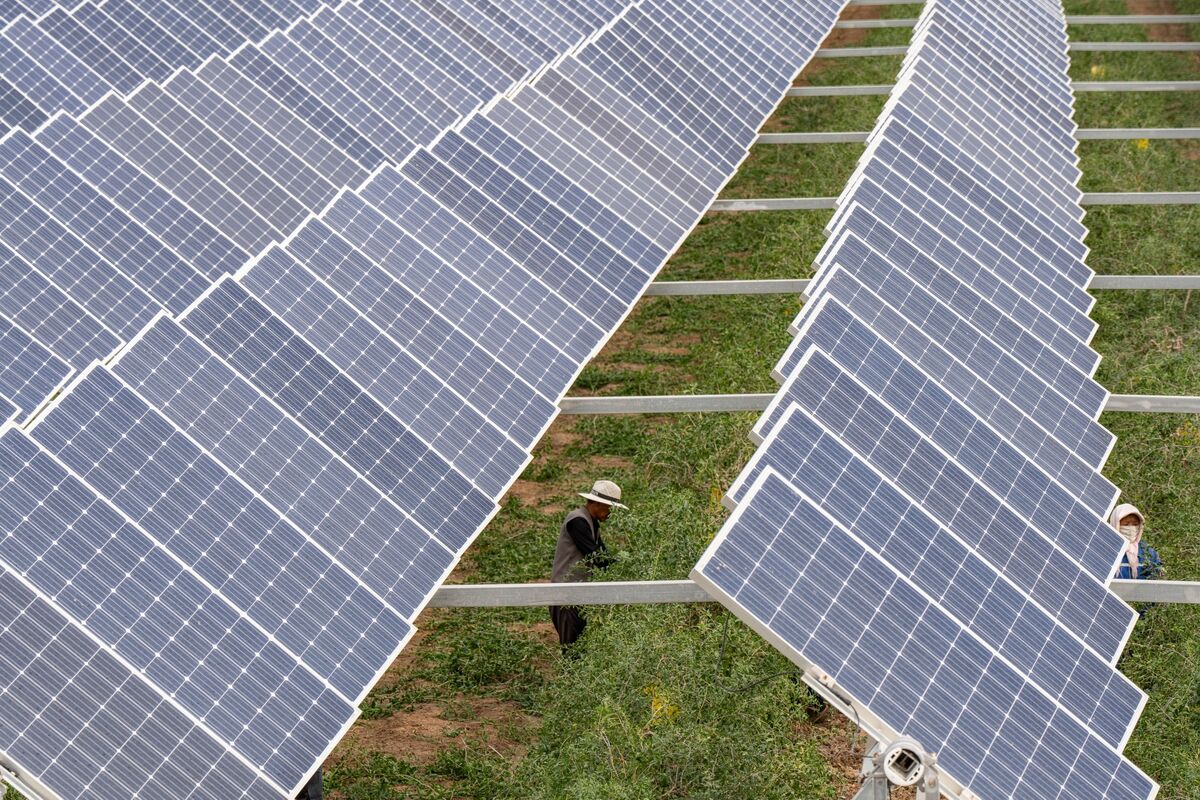 bloomberg.com - David Fickling - The 'Anything-But-Solar' Trade Is the Future of Solar