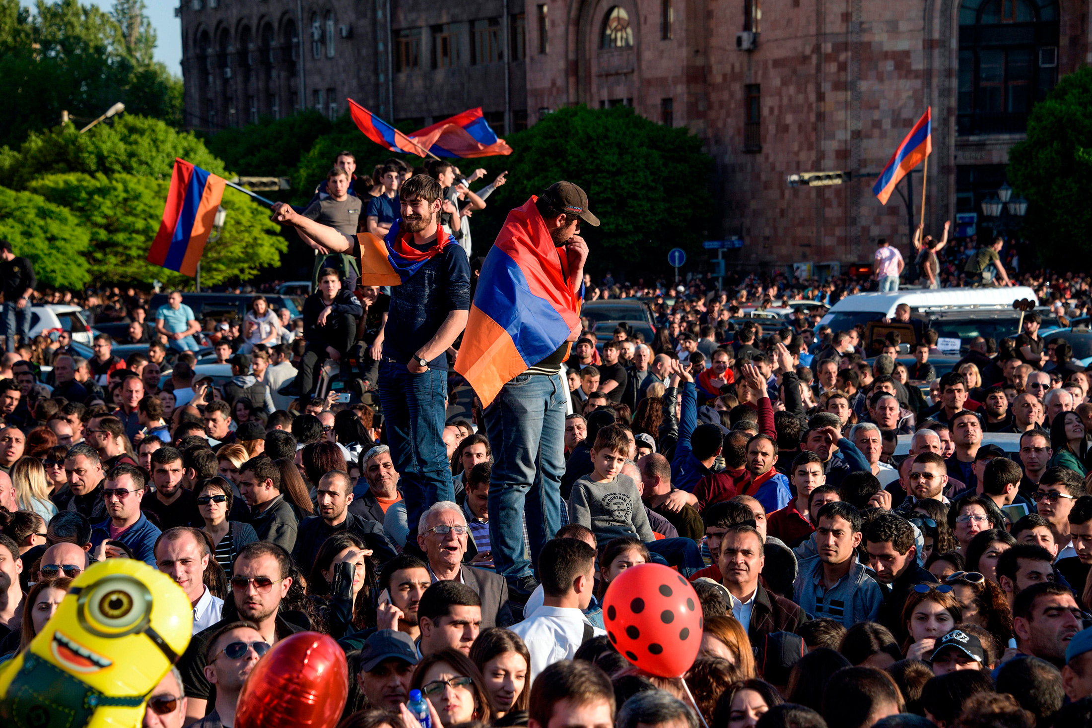 Население армении на сегодня. Армянская бархатная революция. Цветная революция в Армении. Бархатная революция 2018. Бархатная революция в Армении фото.