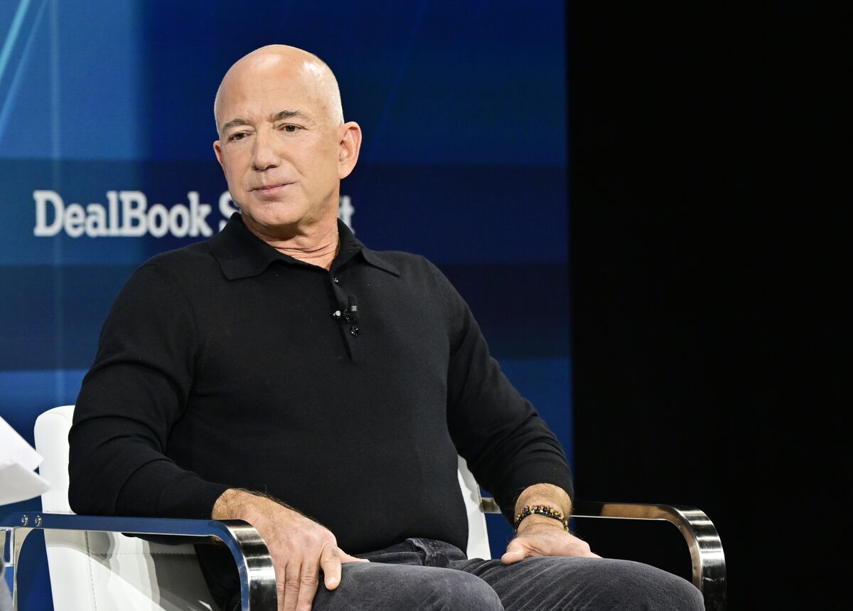 Bezos Warns of AI Bubble; Amazon Investing