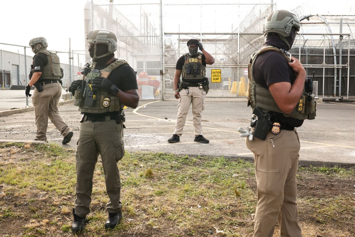 Mullin Defends Migrant Jail Where NJ Senator Was Pepper-Sprayed