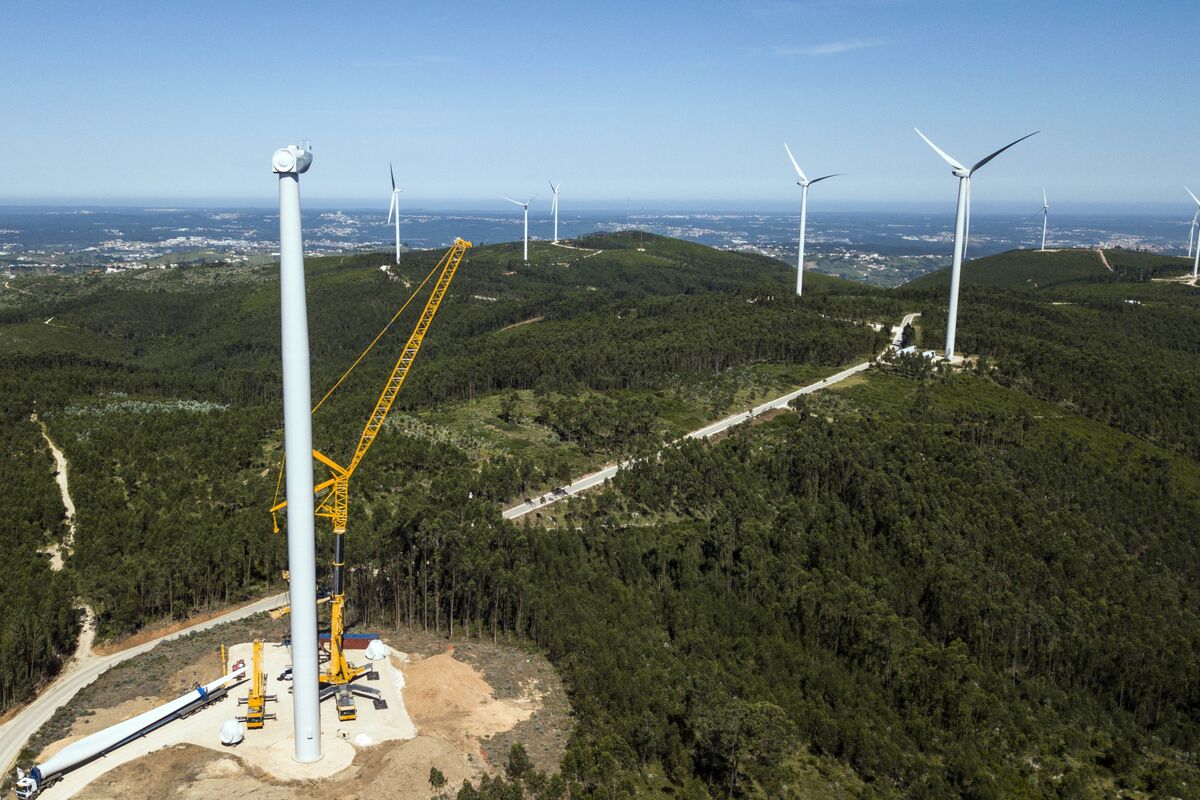 Canada Pension Plan to Sell Shares in Portuguese Utility EDP