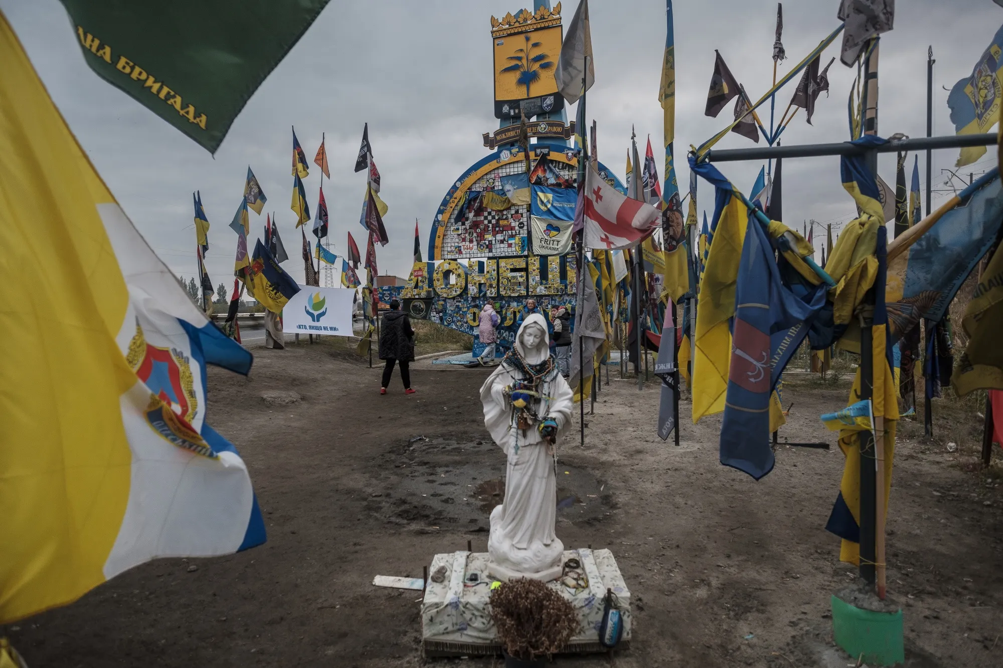 ドネツク州境界に設置された戦没ウクライナ兵の記念碑
&nbsp;