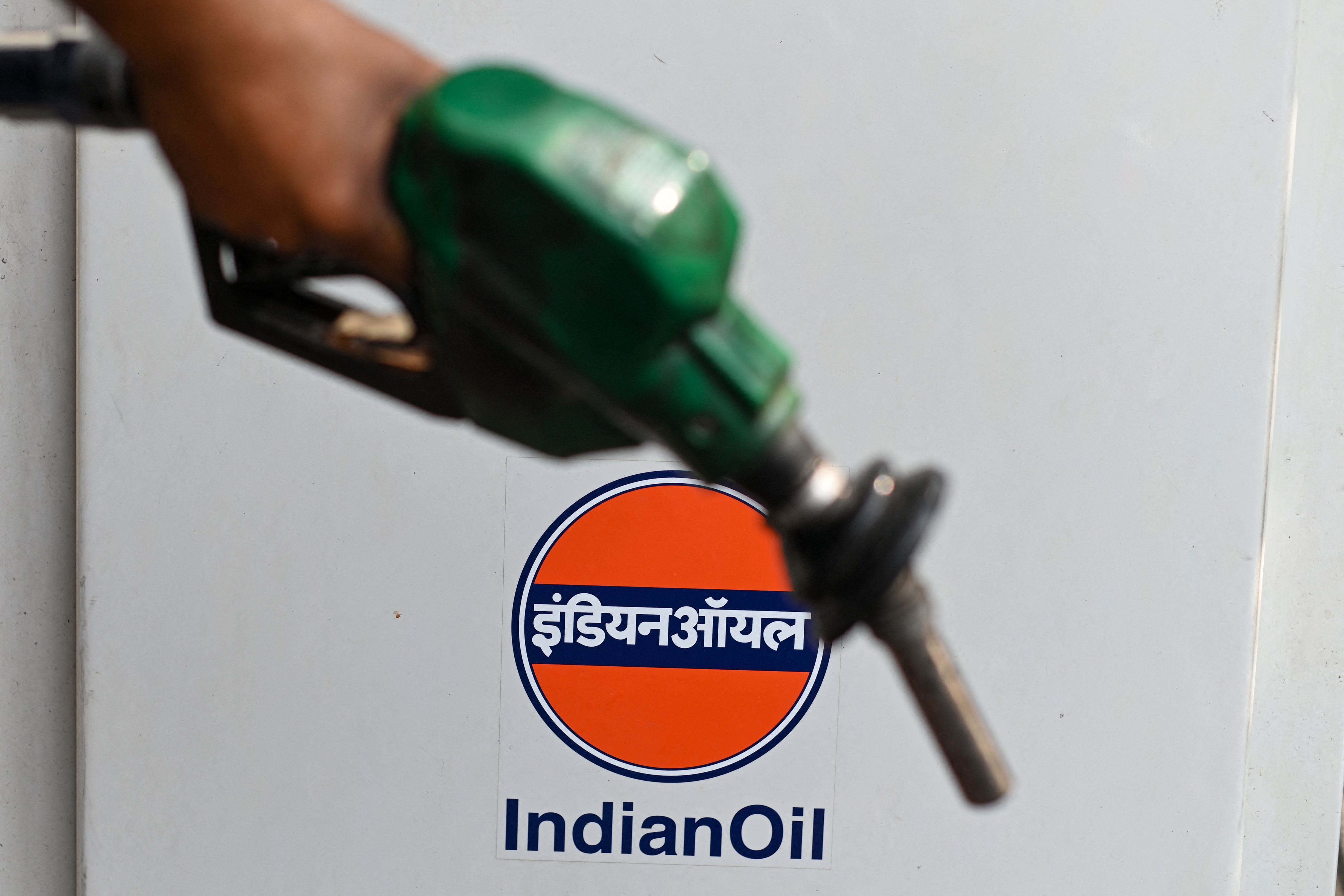 Indian Oil ने जारी की चेतावनी! बाइक या कार की टंकी न करें फुल, विस्फोट का  बन सकता है कारण; जानें Viral मैसेज की हकीकत