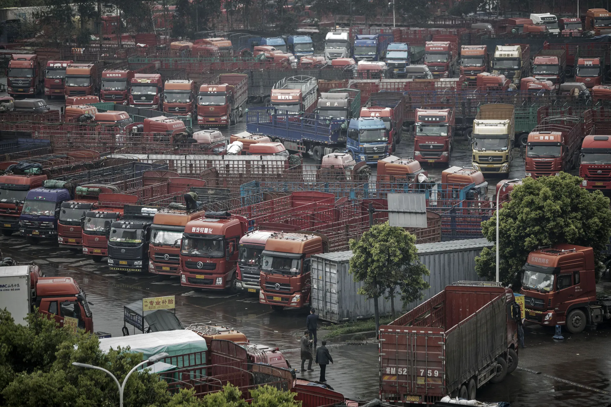 Trucks Sitting Idle At A Logistics Park In Chengdu