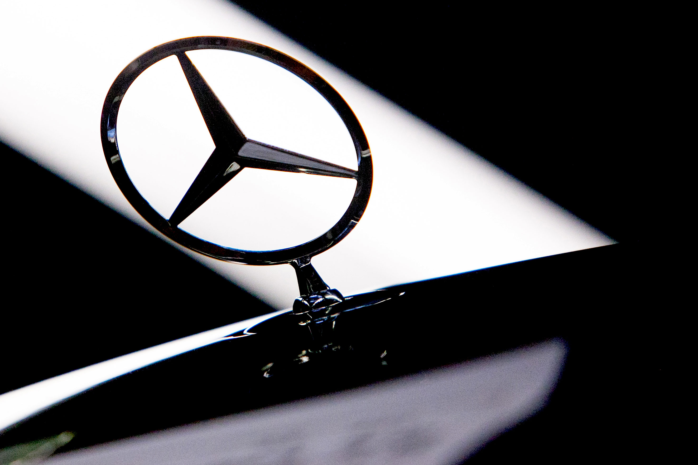China S Geely Buys 9 Billion Daimler Stake Bloomberg
