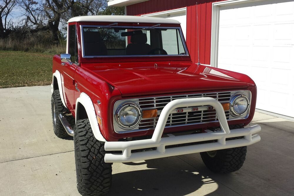 Vintage Ford Broncos Are More Expensive Than Ever Bloomberg