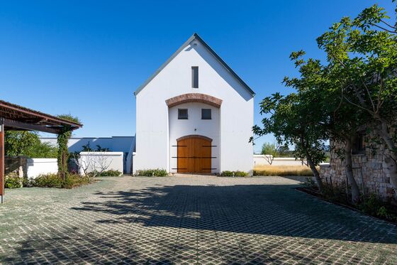 A 1,200-Acre South African Nature Preserve Offers Safari Living