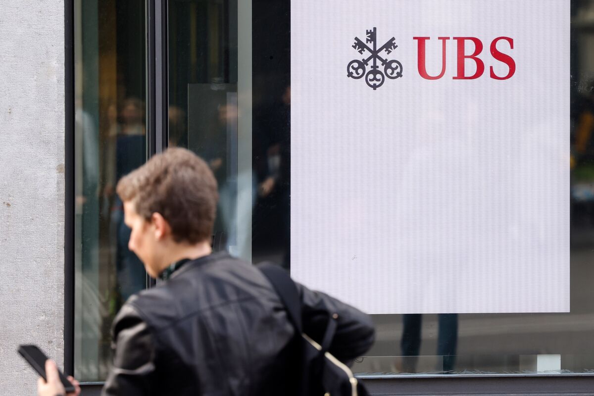 Credit Suisse Banker Beats Firm By Joining UBS Just Before Deal - Bloomberg