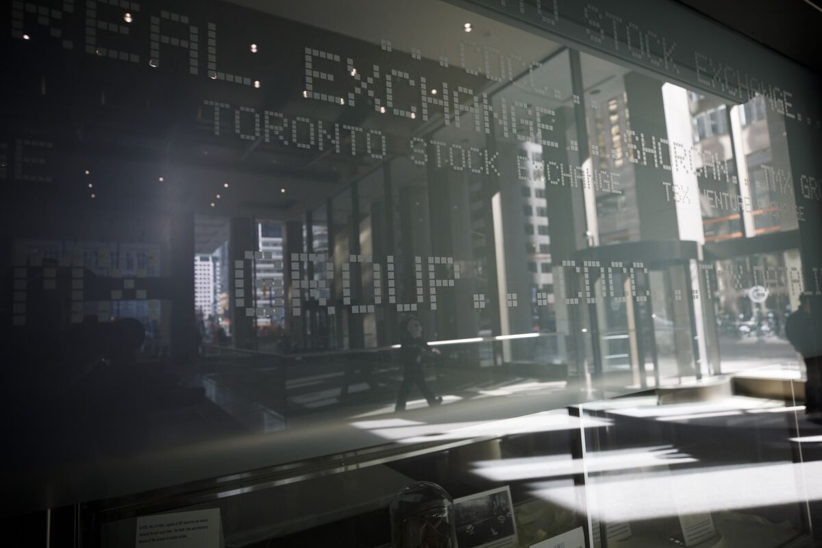 bloomberg.com - Stephanie Hughes - TSX Clears 33,000 For First Time as Tech Names Rise