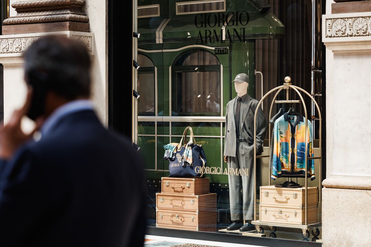 Giorgio Armani Will Names LVMH, L’Oréal Preferred Buyers for Stake Sales
