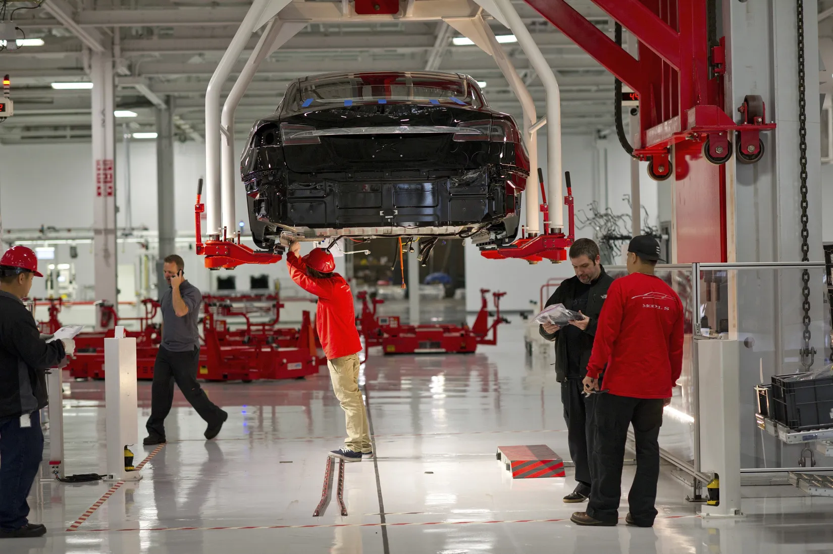 Tesla Worker Says Musk Summoned Him to Meeting, Ripped Union - Bloomberg
