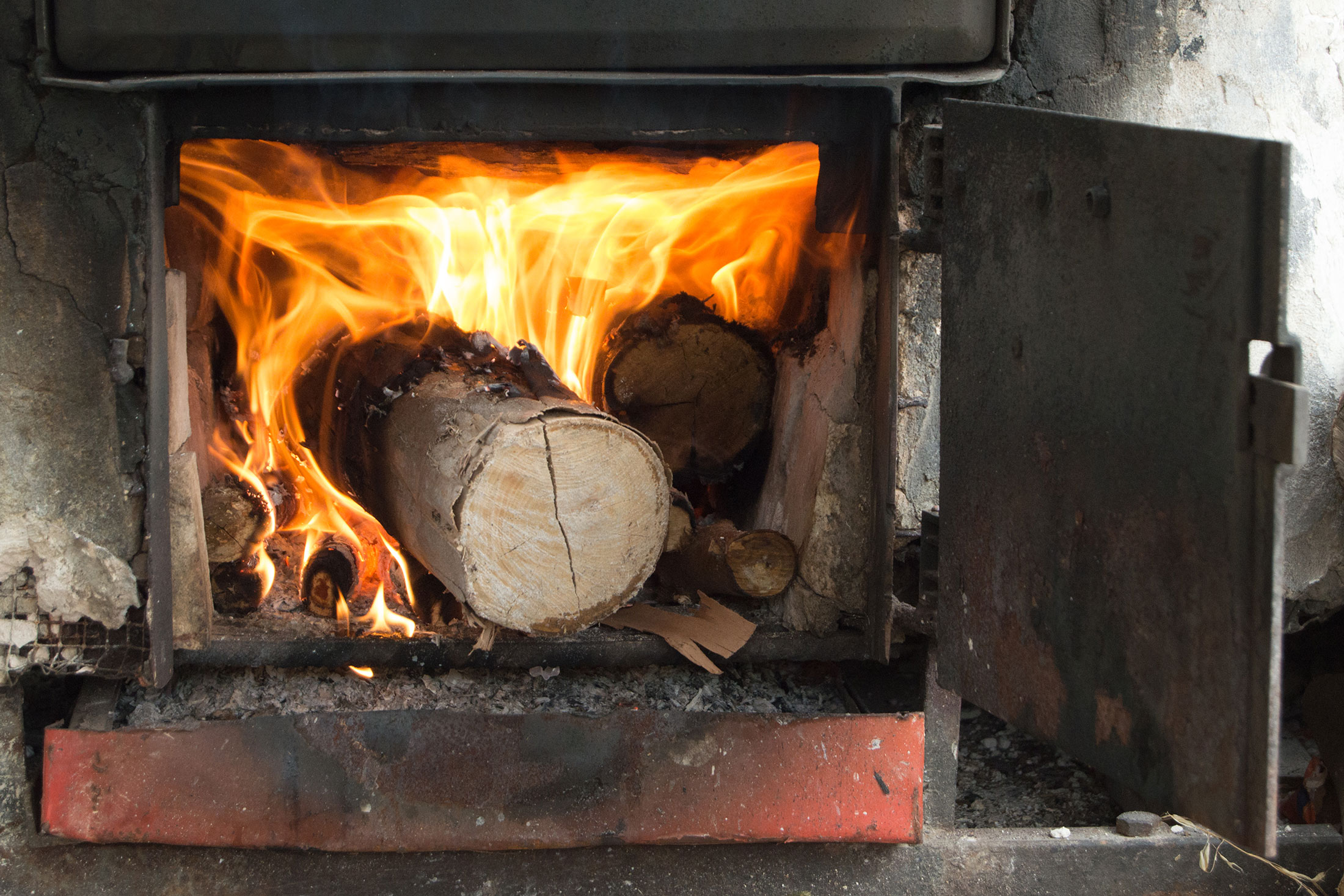 1500574942_wood-burning-stove-fire