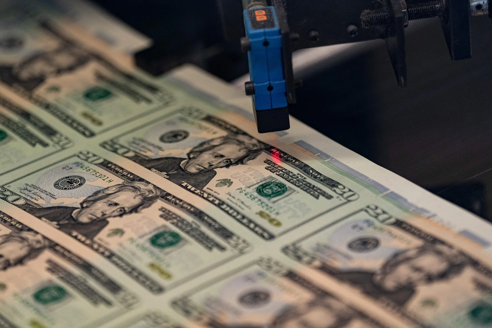A measure of dollar&nbsp;sentiment&nbsp;in the options market remains near the most bullish toward the dollar in about seven months. &nbsp;