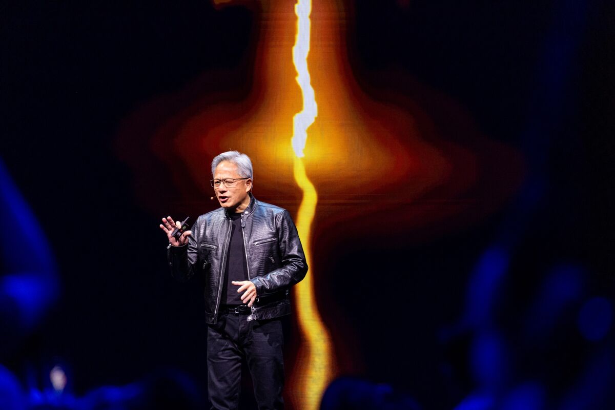 🟪"Jensen Huang e Donald Trump: Un Duello di Giganti alla Conferenza Elettronica dell'Asia 2025"