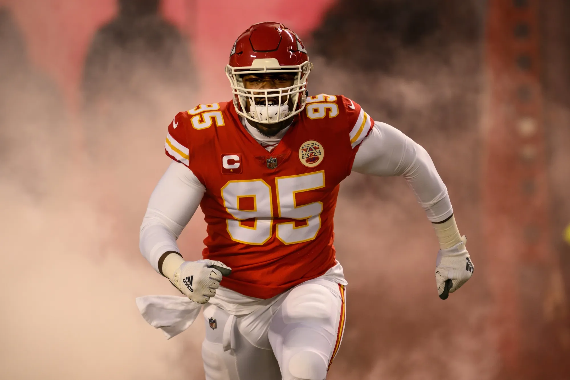 Chiefs sign All-Pro defensive tackle Chris Jones to new 1-year deal to end  his holdout - Bloomberg