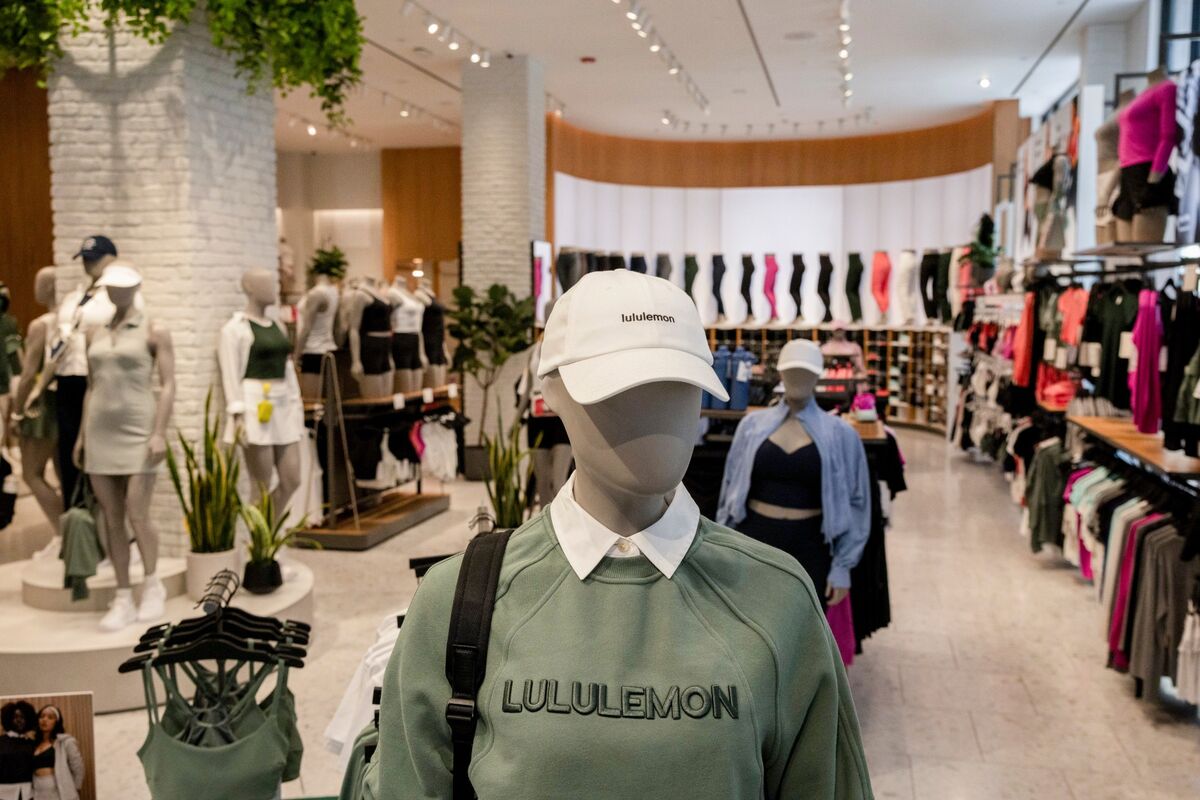 Lululemon Q2 Earnings Beat Amid U.S. Weakness, Cuts Annual Forecast