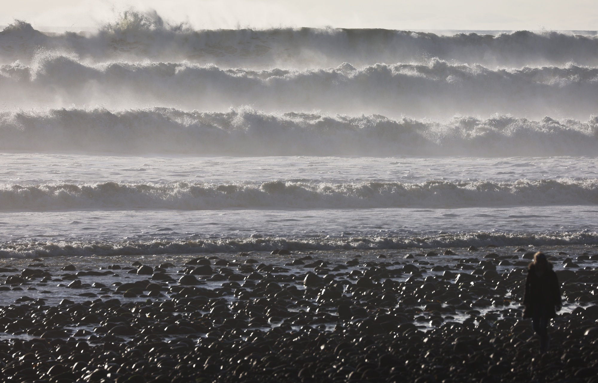 US West Coast Storm To Hit With Dangerous 30 Foot Waves Bloomberg