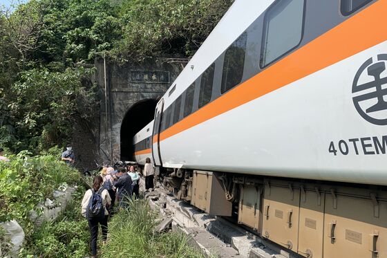 High-Speed Train Derails in Taiwan’s East Coast, Killing 51