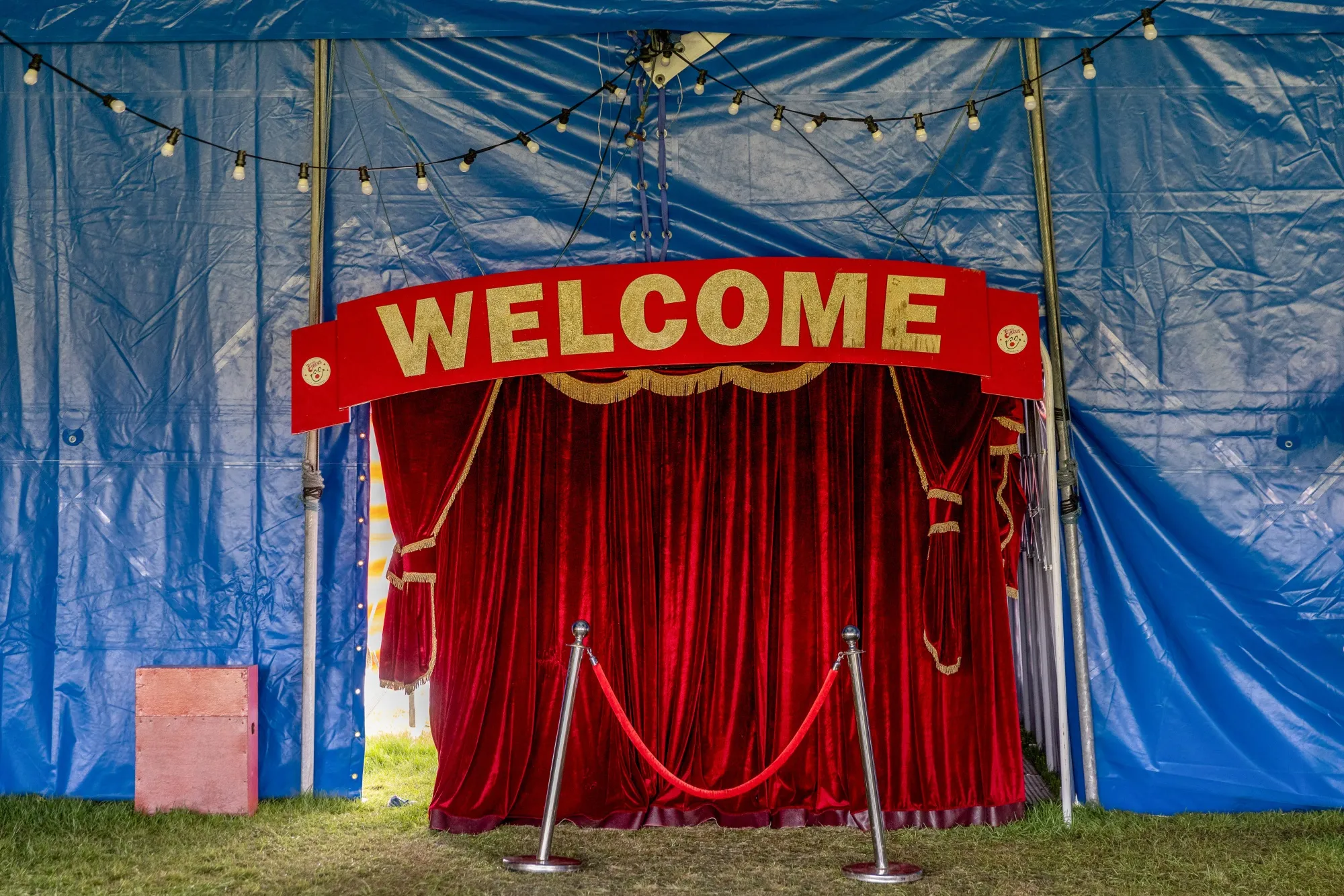 The entrance to Zippos Circus tent.