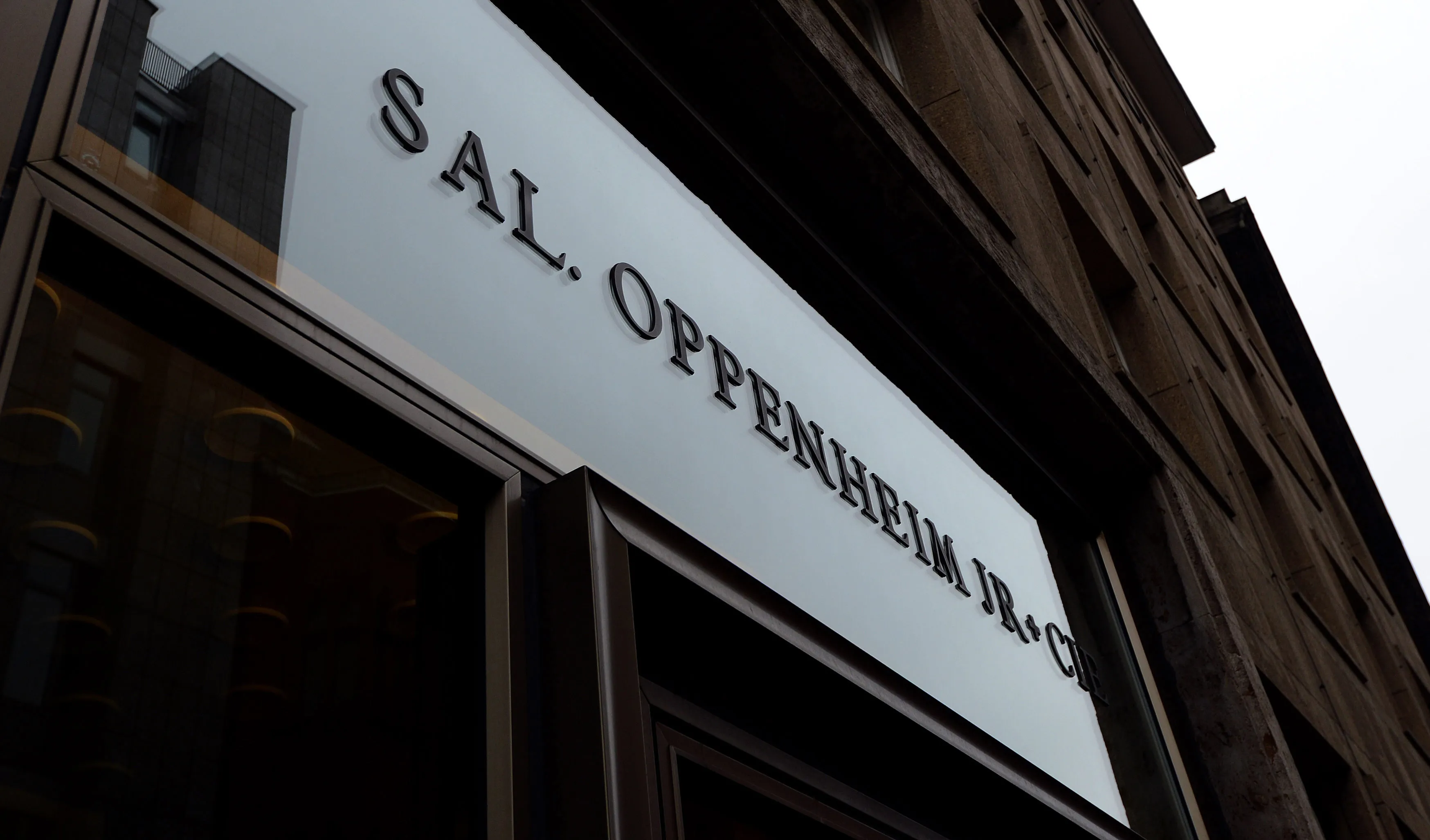 Money-Losing Bankers Face Jail From Tough German Prosecutors - Bloomberg, image size:3496x2055