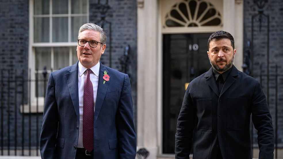 Zelenskiy in London at Key Moment for Ukraine Talks