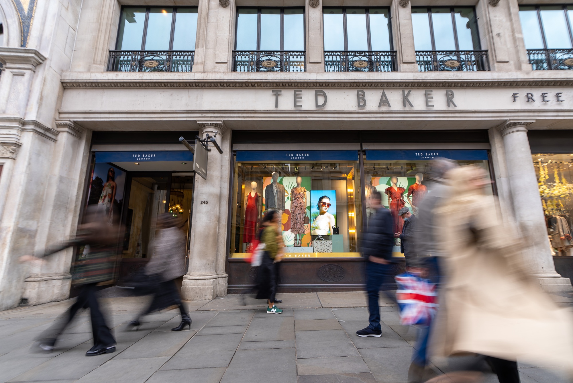 Ted Baker's UK Shops Poised to Tip into Insolvency, Risking Jobs - Bloomberg