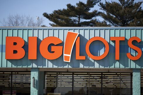 Big Lots Cash Flow Seen Luring Bidders as CEO Departs