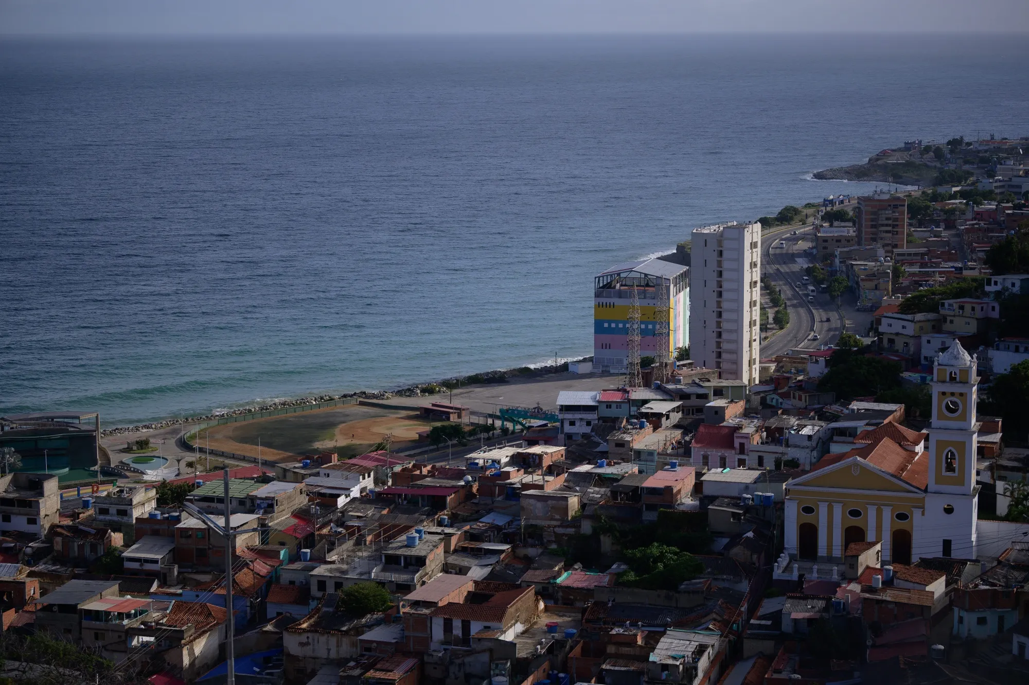 Trump Declares Venezuelan Airspace Closed Amid Attack Fears 