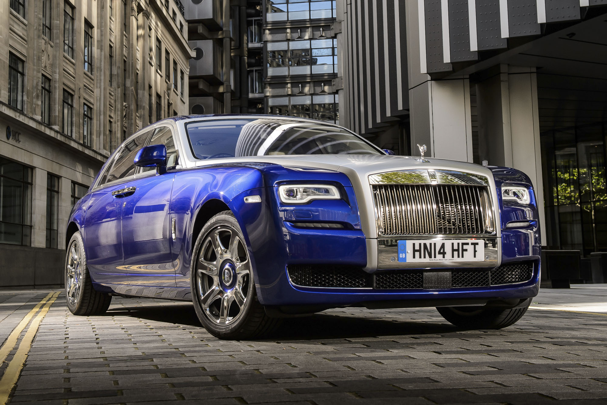 Bentley Flying Spur or Rolls-Royce Ghost: Which Fantasy Car Is for You ...