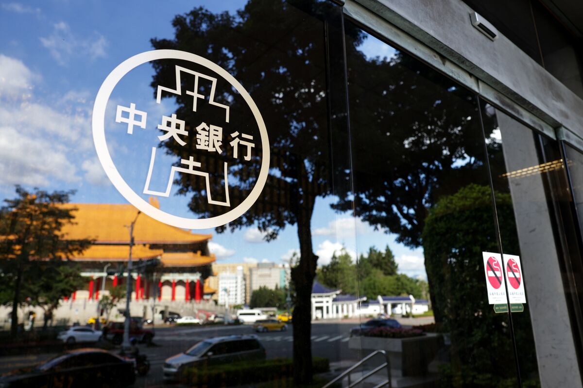 Taiwan’s ‘Big Boss’ Central Bank Is Stamping Out Currency Swings