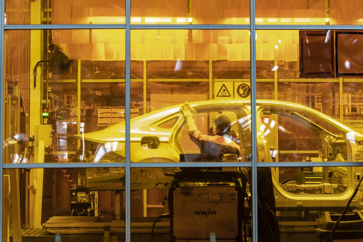 China Factory Activity Unexpectedly Expands, Caixin Survey Shows