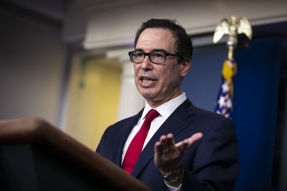 Mnuchin, Kudlow Invite U.S. Tech Giants to Discuss Huawei Ban