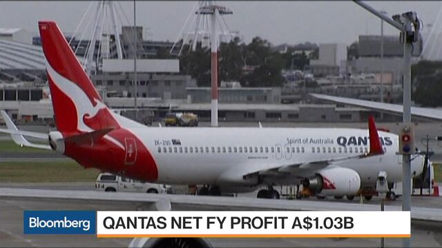 Qantas Pays First Dividend Since 2009 After Record Profit  