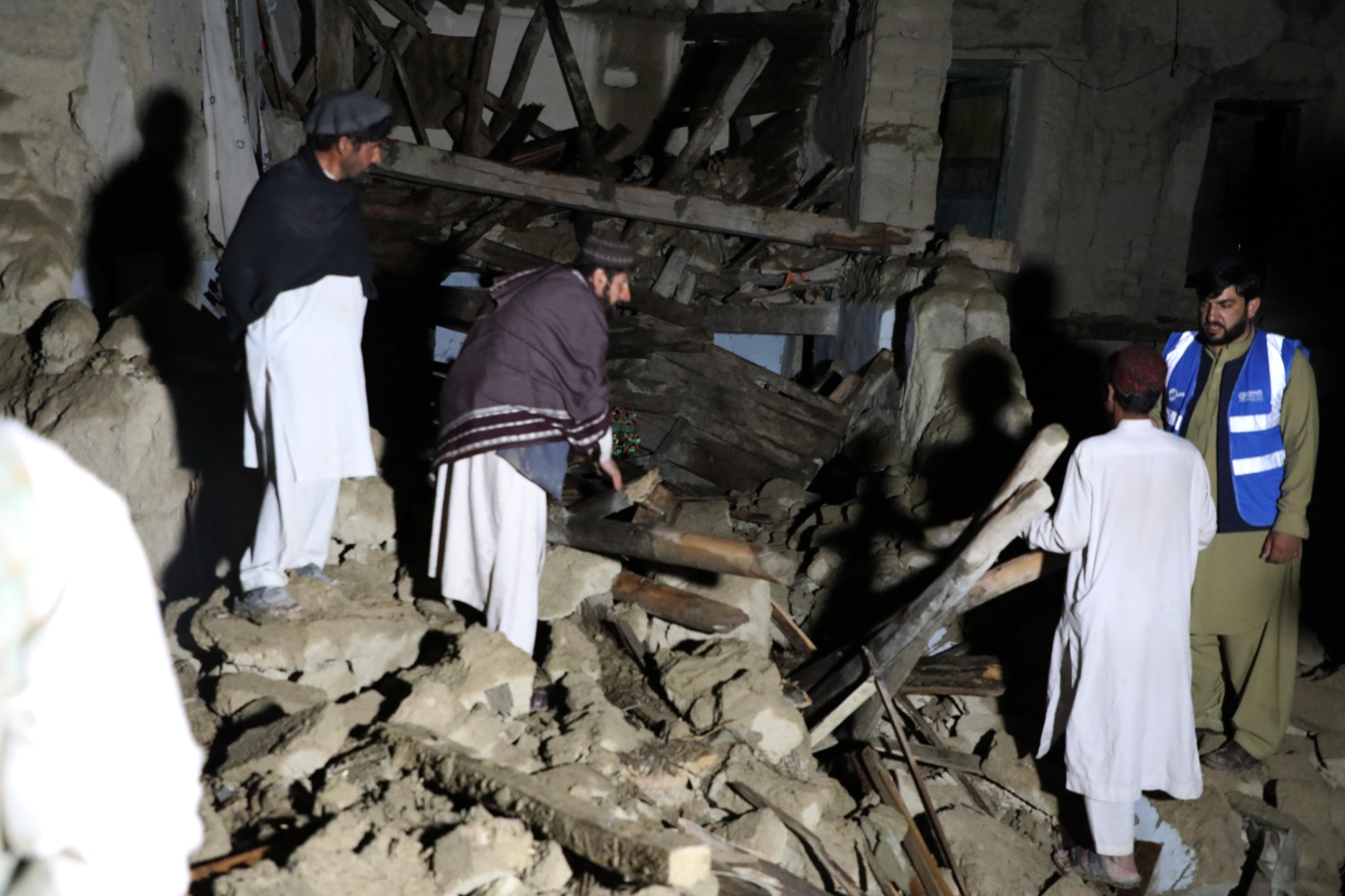 Afghanistan Earthquake Latest: Rescuers Scramble To Reach Survivors ...