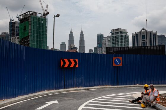 How `Insolvent' 1MDB's Debt Stacks Up and Who's Saddled With It