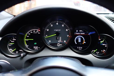 The Cayenne has green dials to match its green brake calipers.