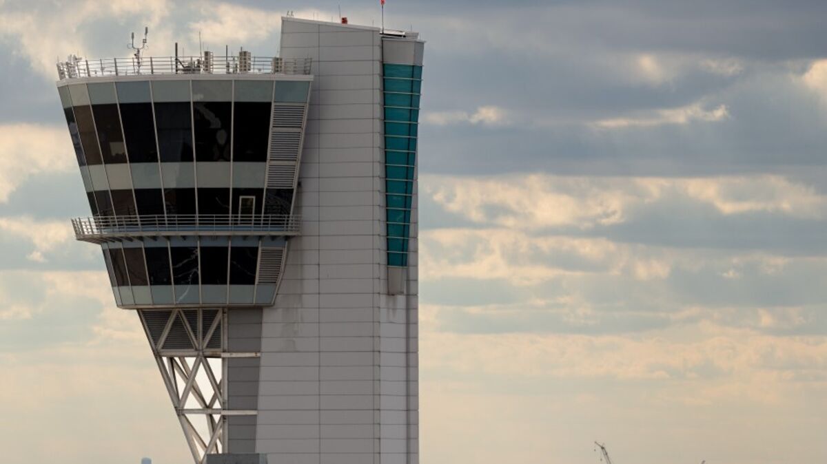 US to Cut Air Traffic 10% If No Shutdown Deal