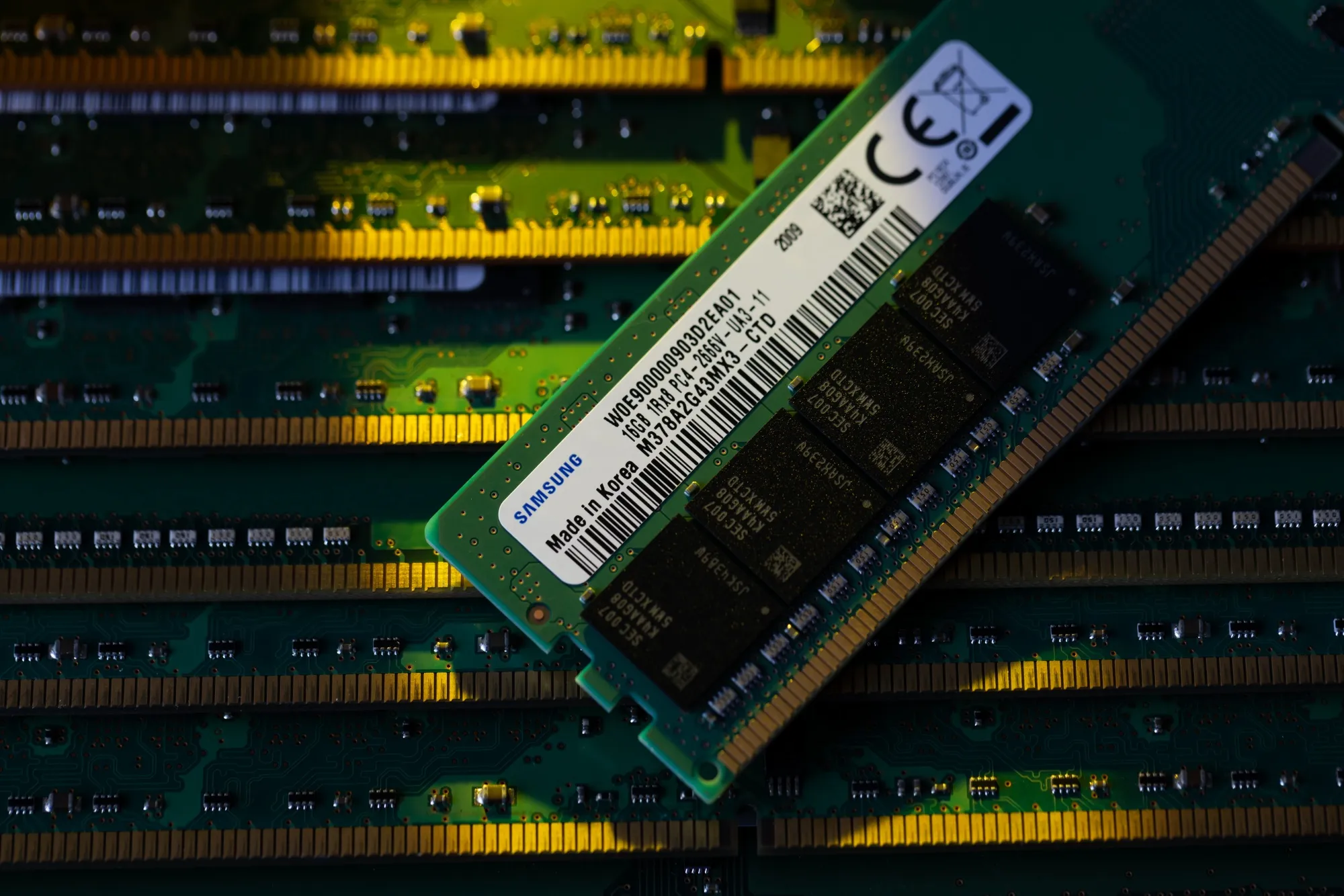 Samsung Electronics Memory Modules Ahead of Earnings Announcement 