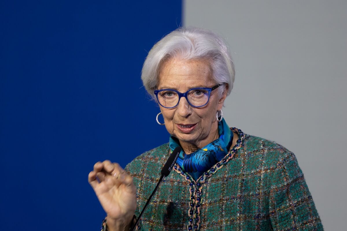 ECB’s Lagarde Squeezed As Markets Boost 2024 Rate-Cut Bets - Bloomberg