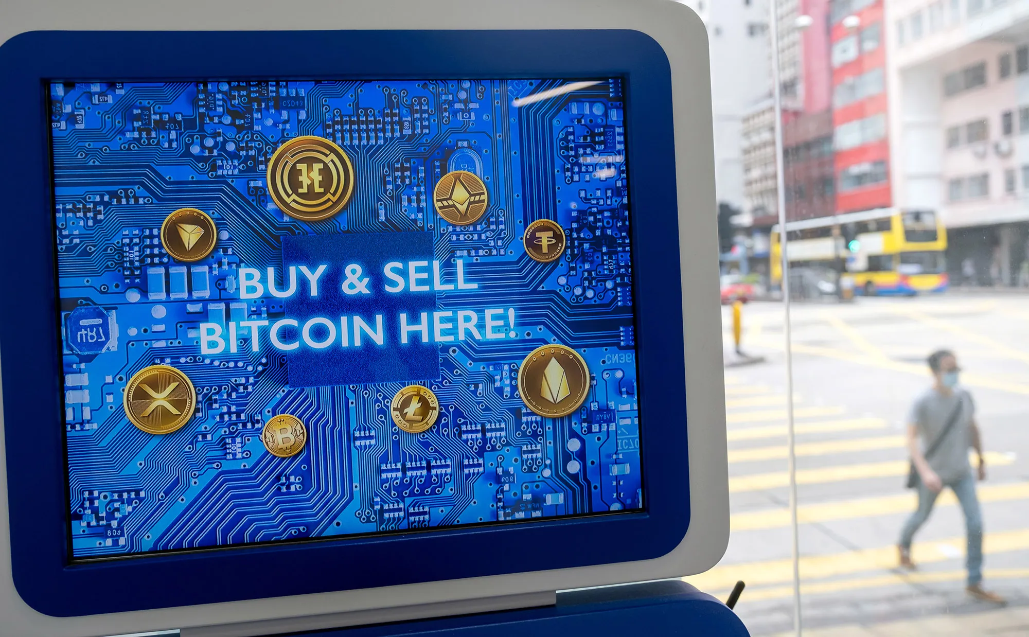 Bitcoin Futures ETFs Boom May Come at a Cost, JPMorgan Warns - Bloomberg